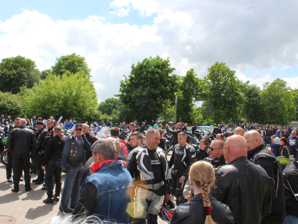Piknik przy stadionie. Parada motocykli i aut tuningowych [AKTUALIZACJA]