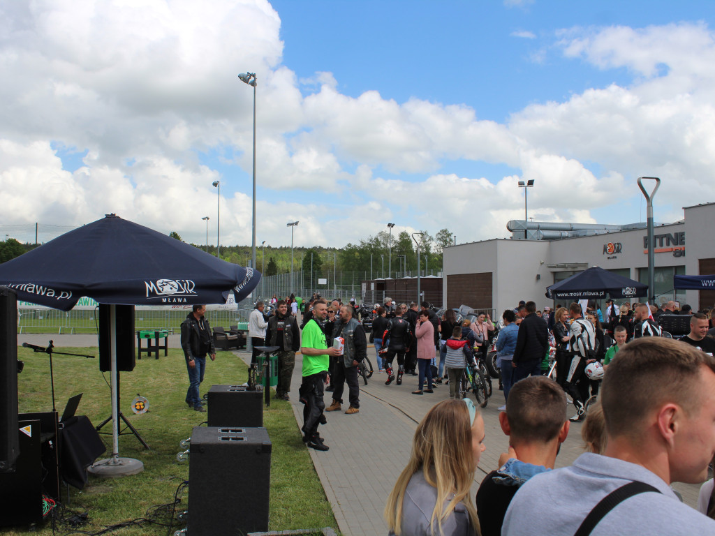 Piknik przy stadionie. Parada motocykli i aut tuningowych [AKTUALIZACJA]