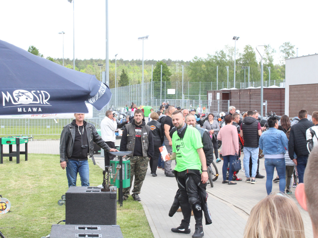 Piknik przy stadionie. Parada motocykli i aut tuningowych [AKTUALIZACJA]