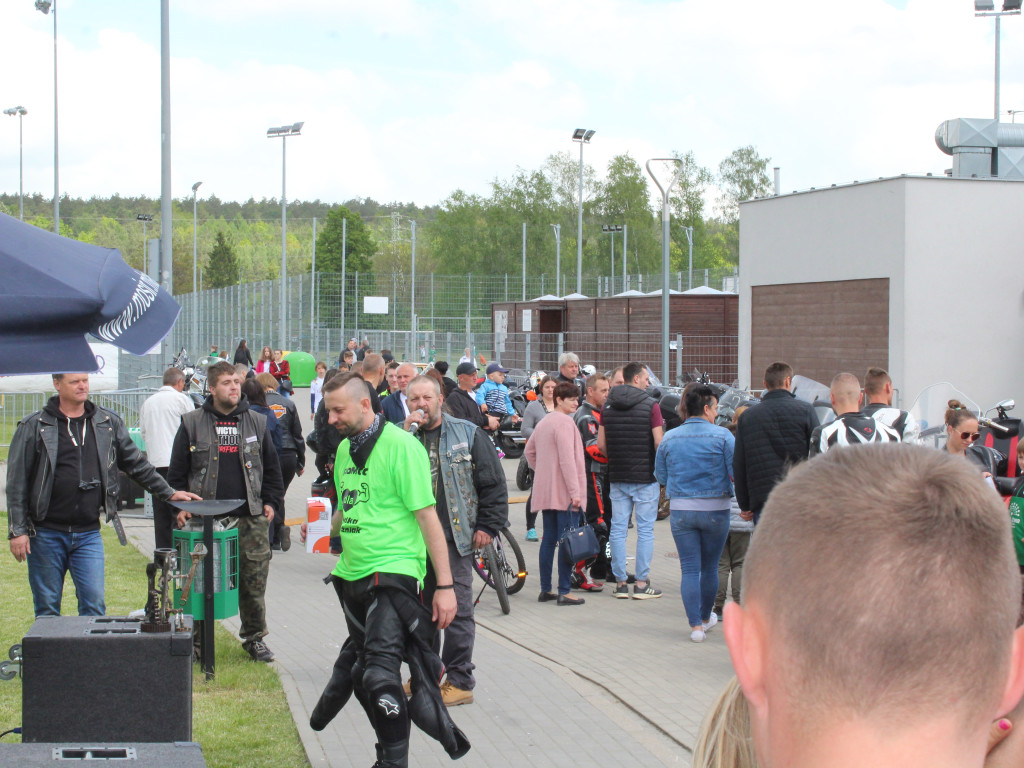 Piknik przy stadionie. Parada motocykli i aut tuningowych [AKTUALIZACJA]