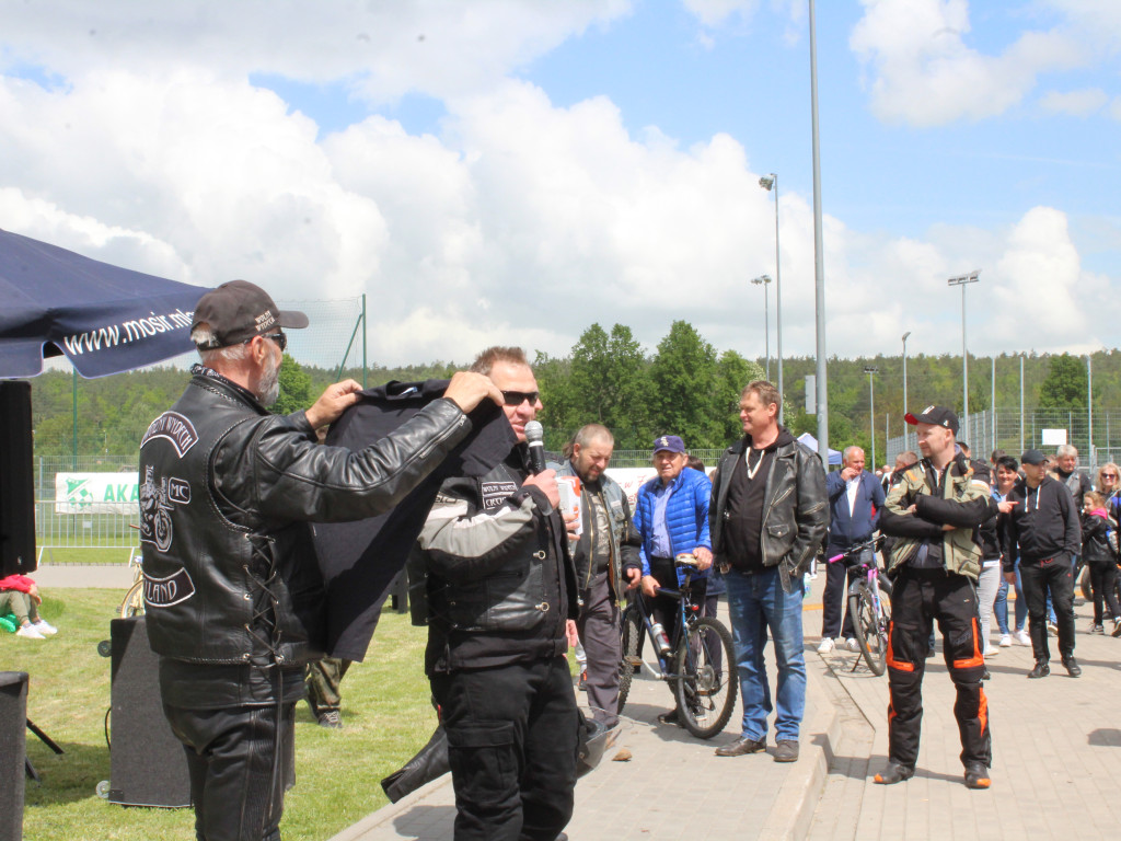 Piknik przy stadionie. Parada motocykli i aut tuningowych [AKTUALIZACJA]