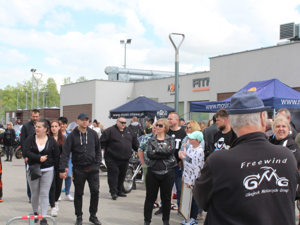 Piknik przy stadionie. Parada motocykli i aut tuningowych [AKTUALIZACJA]