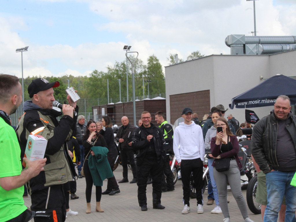 Piknik przy stadionie. Parada motocykli i aut tuningowych [AKTUALIZACJA]