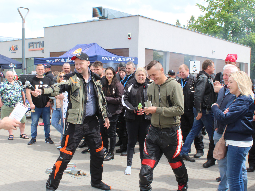 Piknik przy stadionie. Parada motocykli i aut tuningowych [AKTUALIZACJA]