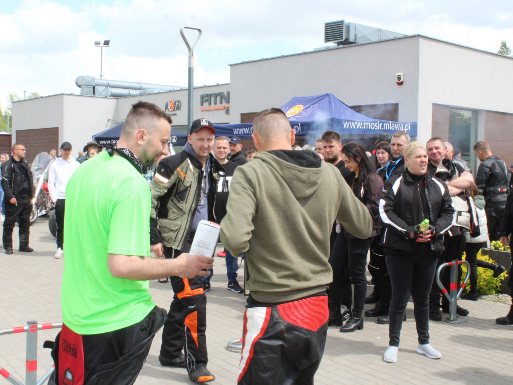 Piknik przy stadionie. Parada motocykli i aut tuningowych [AKTUALIZACJA]