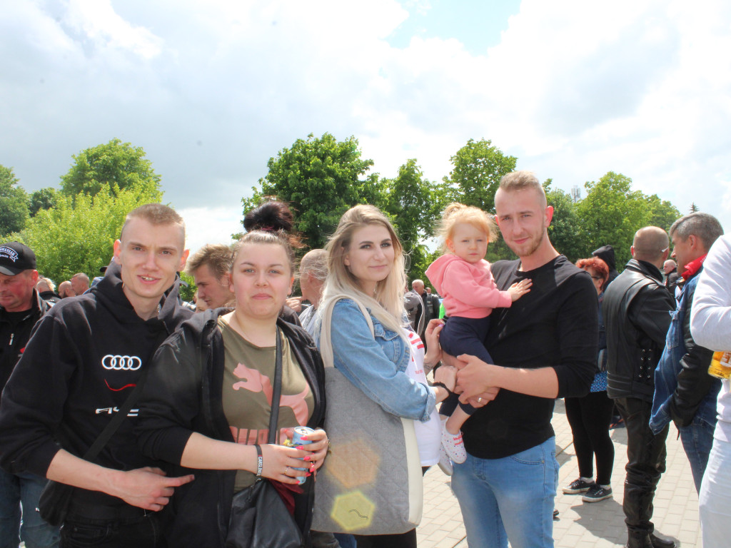 Piknik przy stadionie. Parada motocykli i aut tuningowych [AKTUALIZACJA]