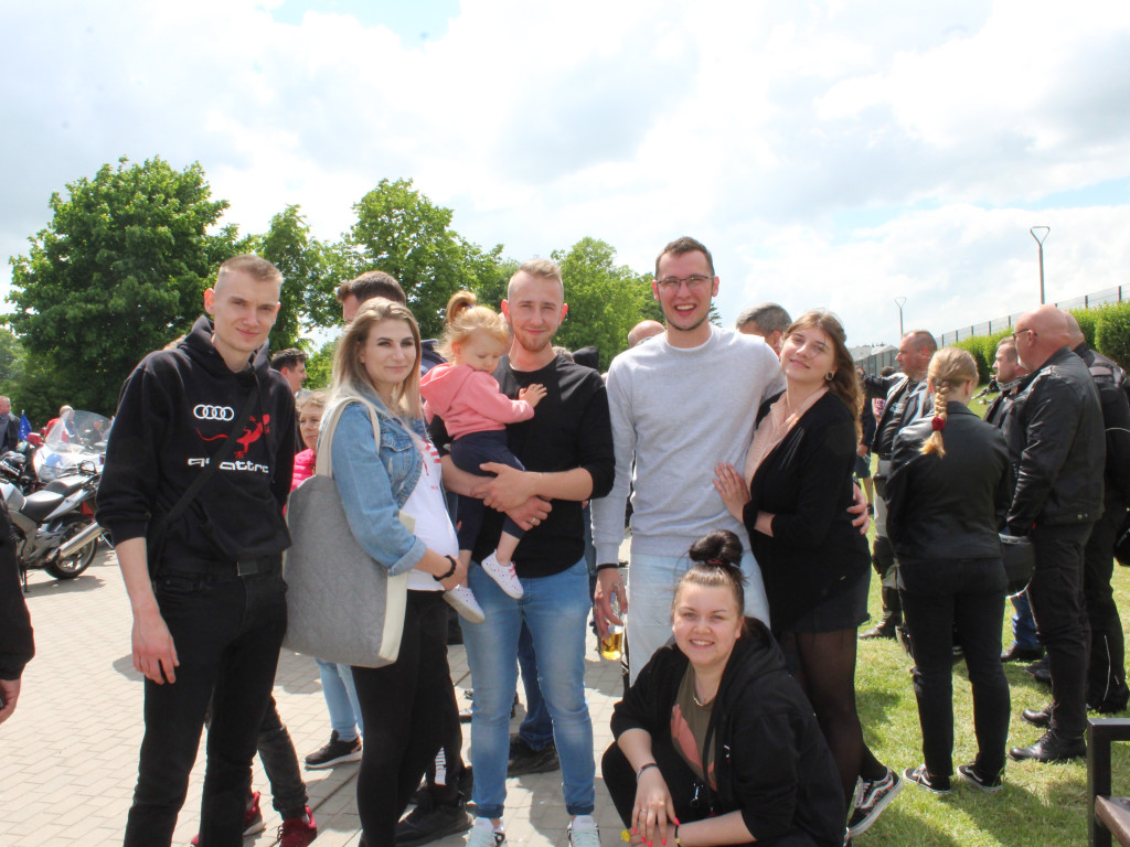 Piknik przy stadionie. Parada motocykli i aut tuningowych [AKTUALIZACJA]