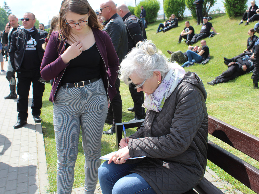 Piknik przy stadionie. Parada motocykli i aut tuningowych [AKTUALIZACJA]