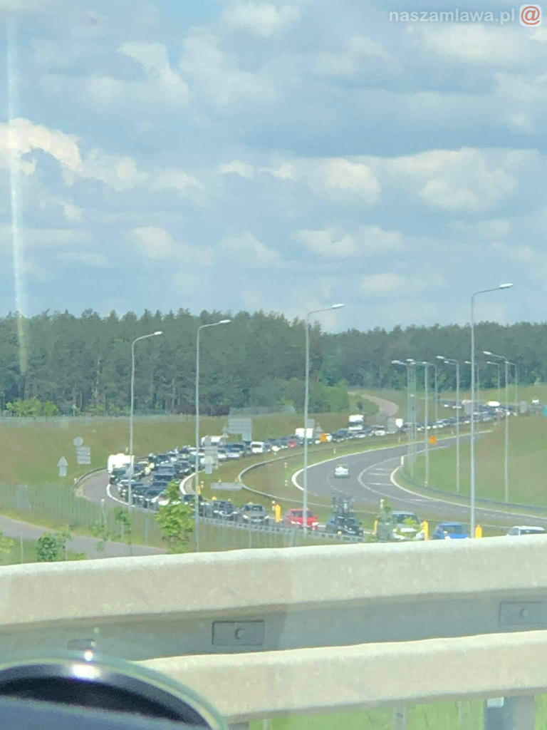 Gigantyczny korek na siódemce pod Mławą