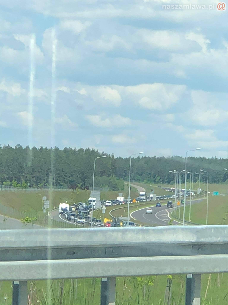 Gigantyczny korek na siódemce pod Mławą