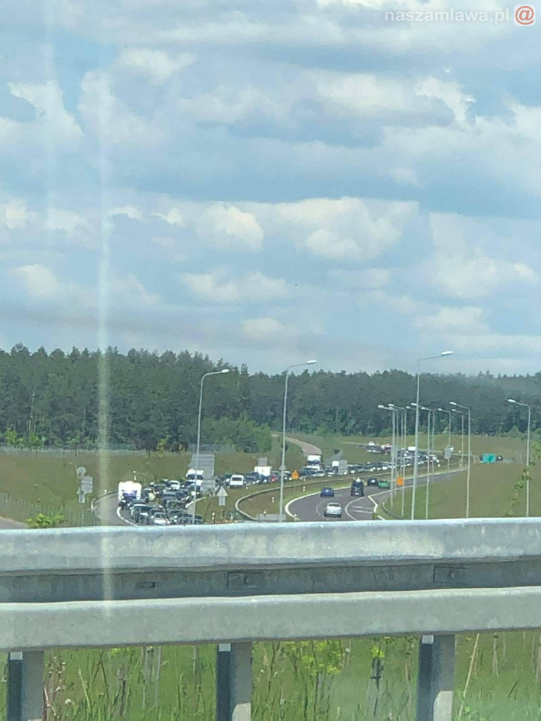 Gigantyczny korek na siódemce pod Mławą