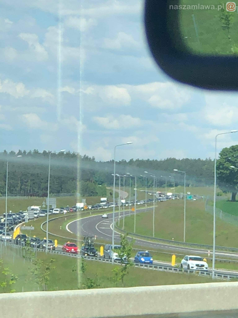 Gigantyczny korek na siódemce pod Mławą