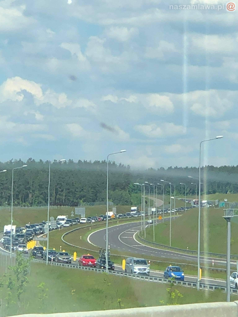 Gigantyczny korek na siódemce pod Mławą