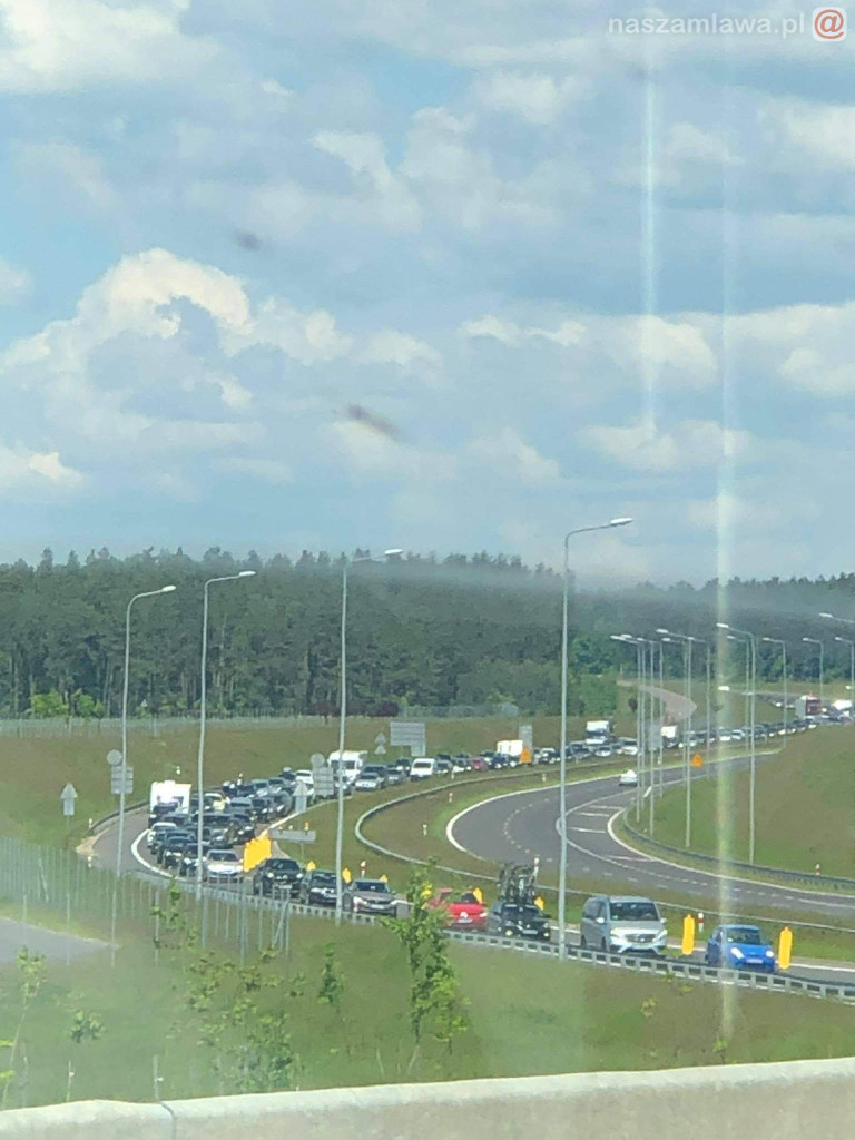Gigantyczny korek na siódemce pod Mławą