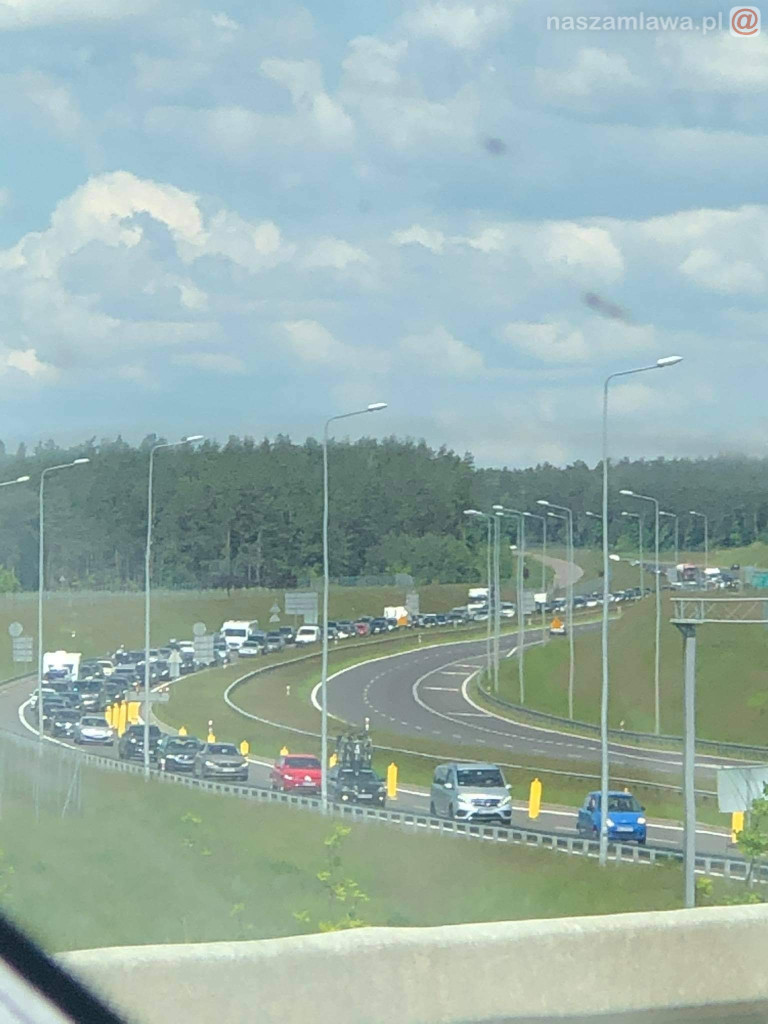 Gigantyczny korek na siódemce pod Mławą