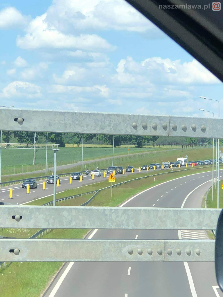 Gigantyczny korek na siódemce pod Mławą