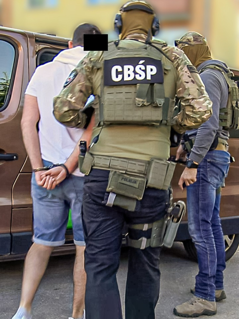 Mazowsze. Maczety, ecstasy, broń. Uderzenie w gang [FILM]