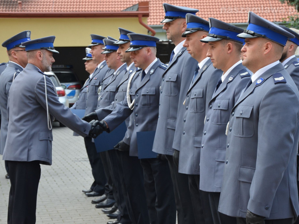 Awanse i odznaczenia. Święto policji w Mławie [ZDJĘCIA]