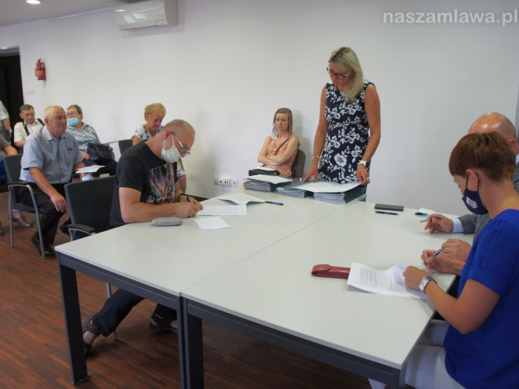 Mławianie otrzymali pieniądze na piece