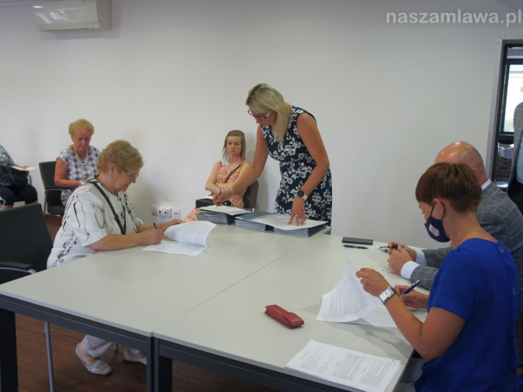 Mławianie otrzymali pieniądze na piece