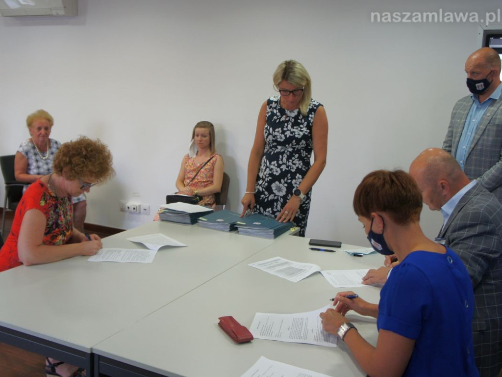 Mławianie otrzymali pieniądze na piece