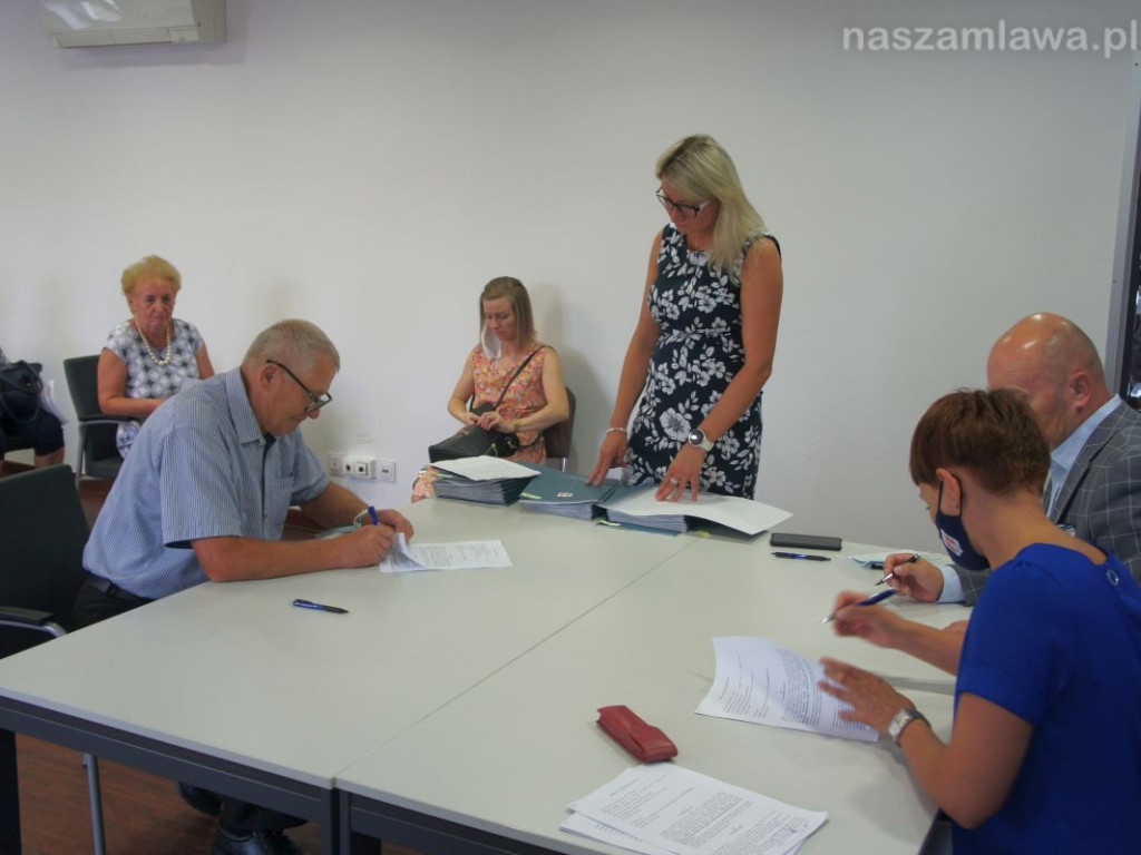 Mławianie otrzymali pieniądze na piece