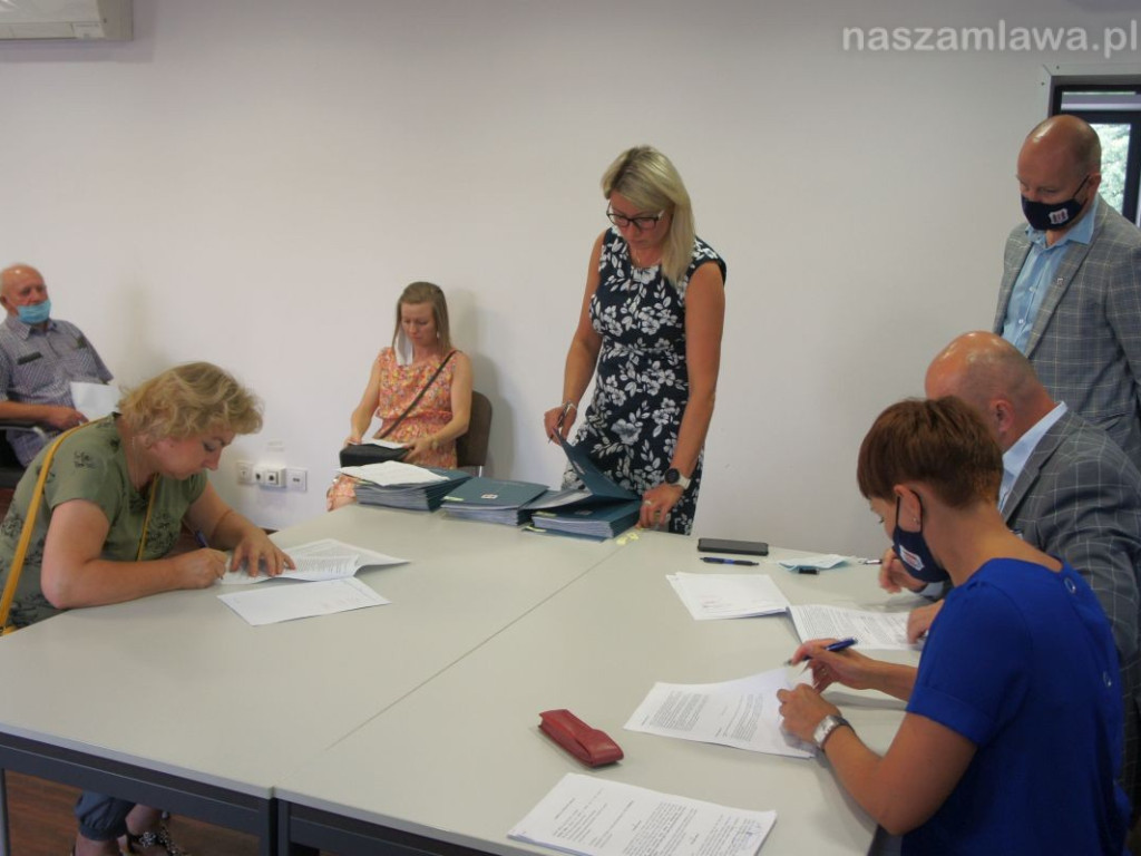 Mławianie otrzymali pieniądze na piece