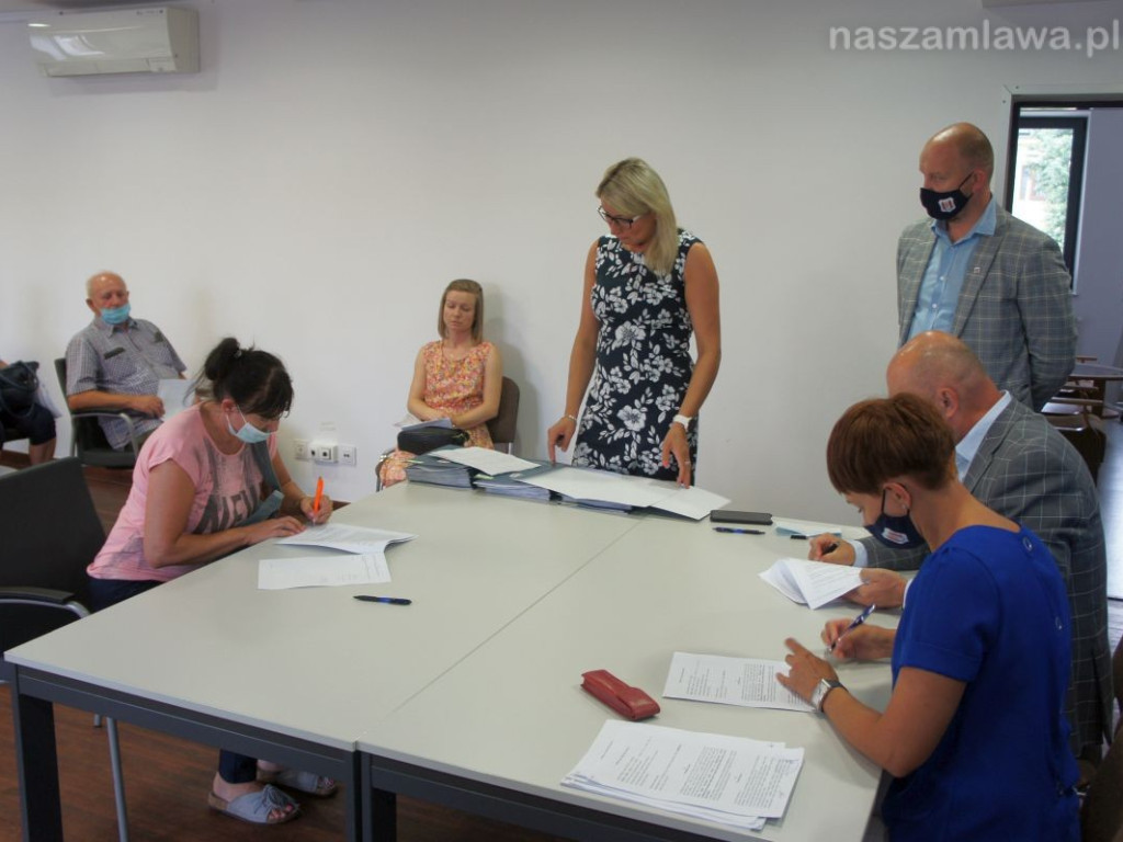 Mławianie otrzymali pieniądze na piece