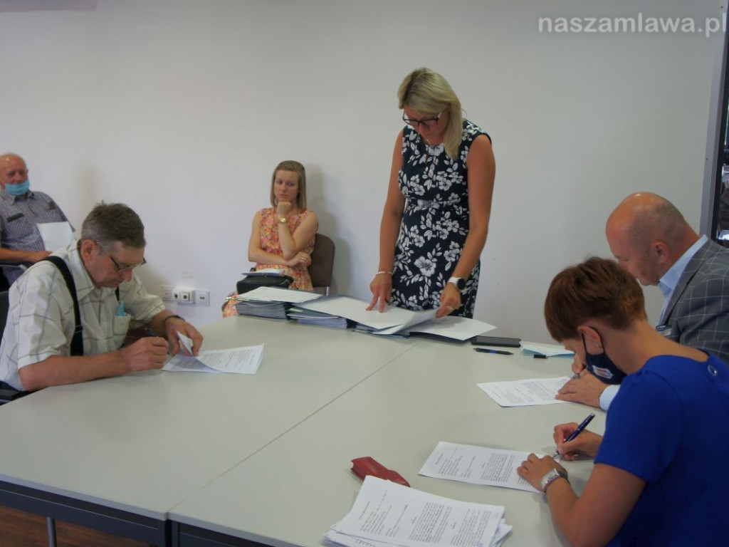 Mławianie otrzymali pieniądze na piece