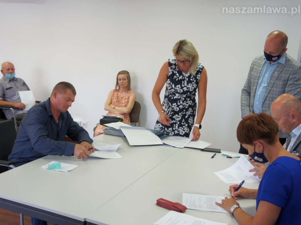 Mławianie otrzymali pieniądze na piece