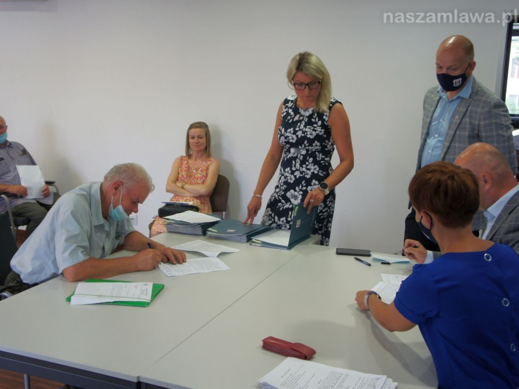 Mławianie otrzymali pieniądze na piece