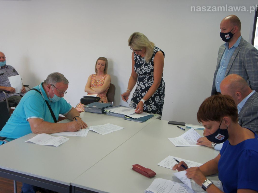 Mławianie otrzymali pieniądze na piece