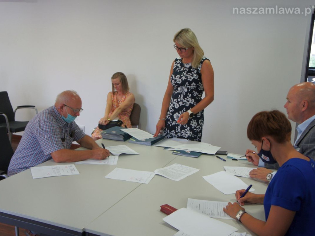 Mławianie otrzymali pieniądze na piece