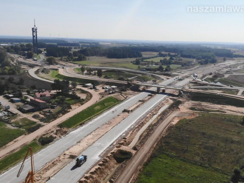 Zjazd z S7 do Mławy (NASZE ZDJĘCIA Z DRONA)