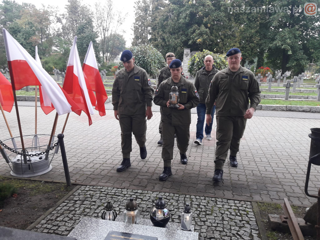 Pobiegli i oddali hołd bohaterom w Mławie [ZDJĘCIA]