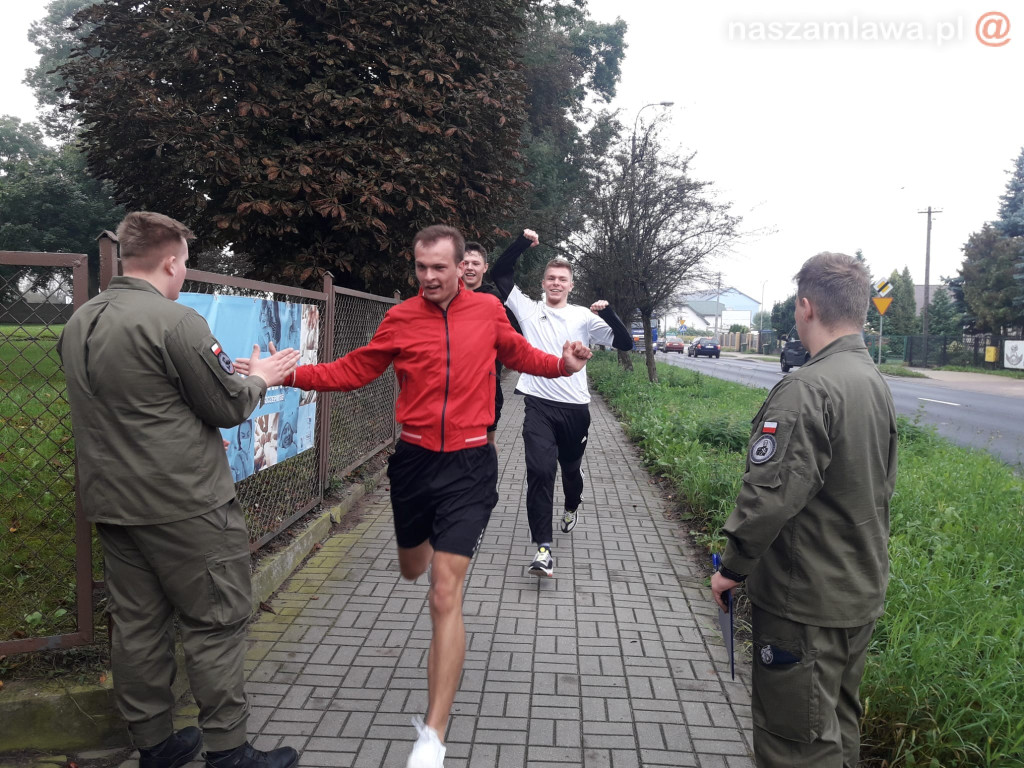 Pobiegli i oddali hołd bohaterom w Mławie [ZDJĘCIA]