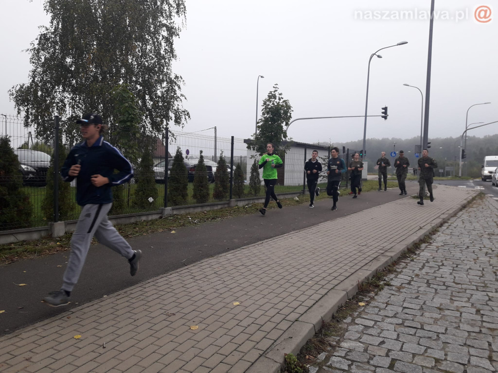 Pobiegli i oddali hołd bohaterom w Mławie [ZDJĘCIA]