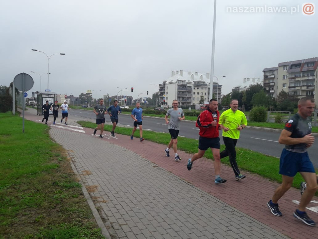 Pobiegli i oddali hołd bohaterom w Mławie [ZDJĘCIA]