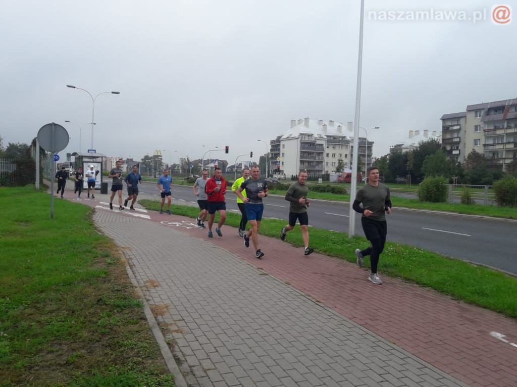 Pobiegli i oddali hołd bohaterom w Mławie [ZDJĘCIA]