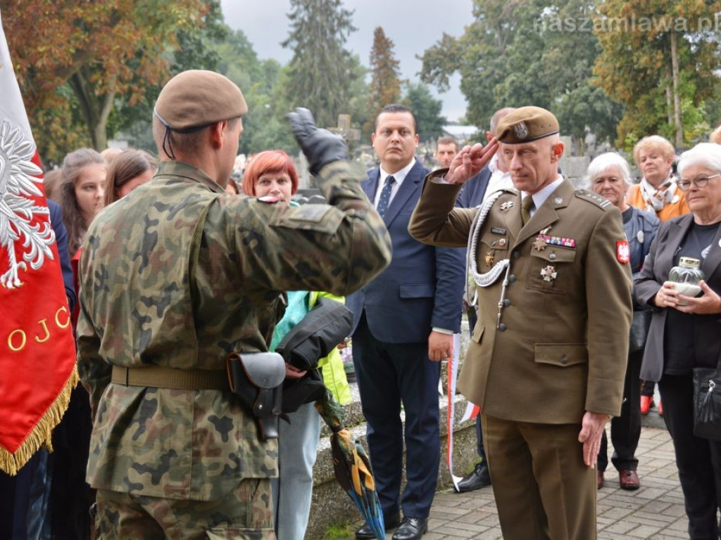 Pobiegli i oddali hołd bohaterom w Mławie [ZDJĘCIA]