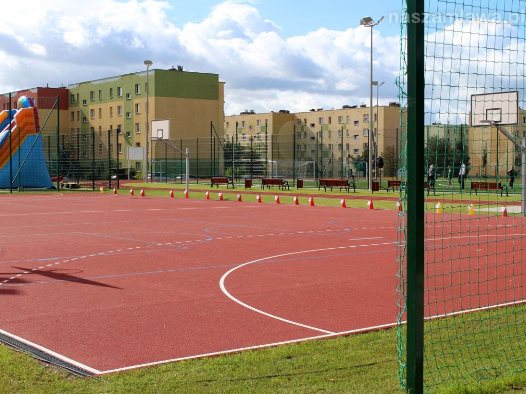 Boisko przy SIÓDEMCE otwarte [ZDJĘCIA]