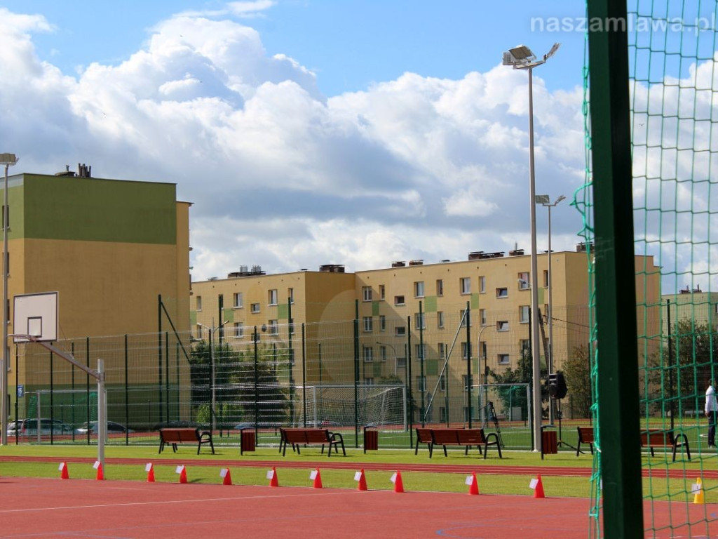 Boisko przy SIÓDEMCE otwarte [ZDJĘCIA]