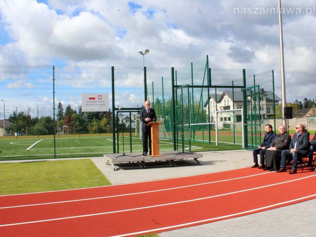 Boisko przy SIÓDEMCE otwarte [ZDJĘCIA]