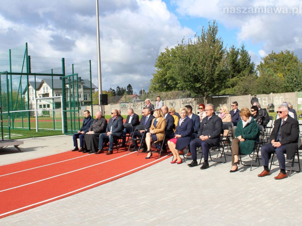 Boisko przy SIÓDEMCE otwarte [ZDJĘCIA]