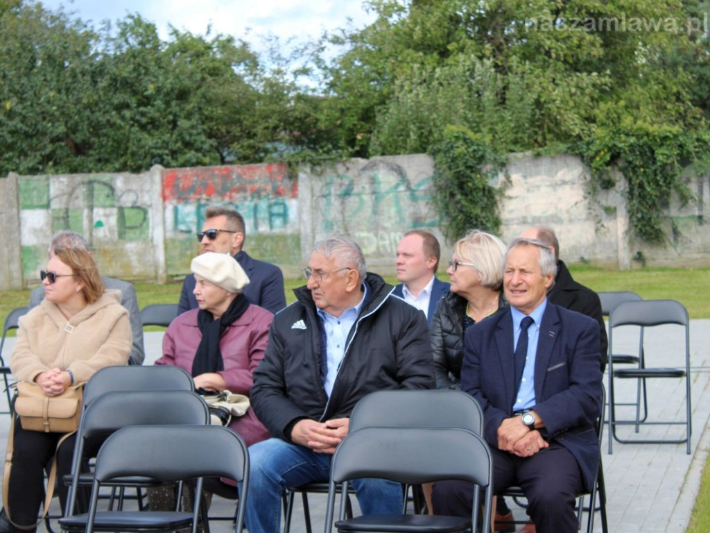 Boisko przy SIÓDEMCE otwarte [ZDJĘCIA]