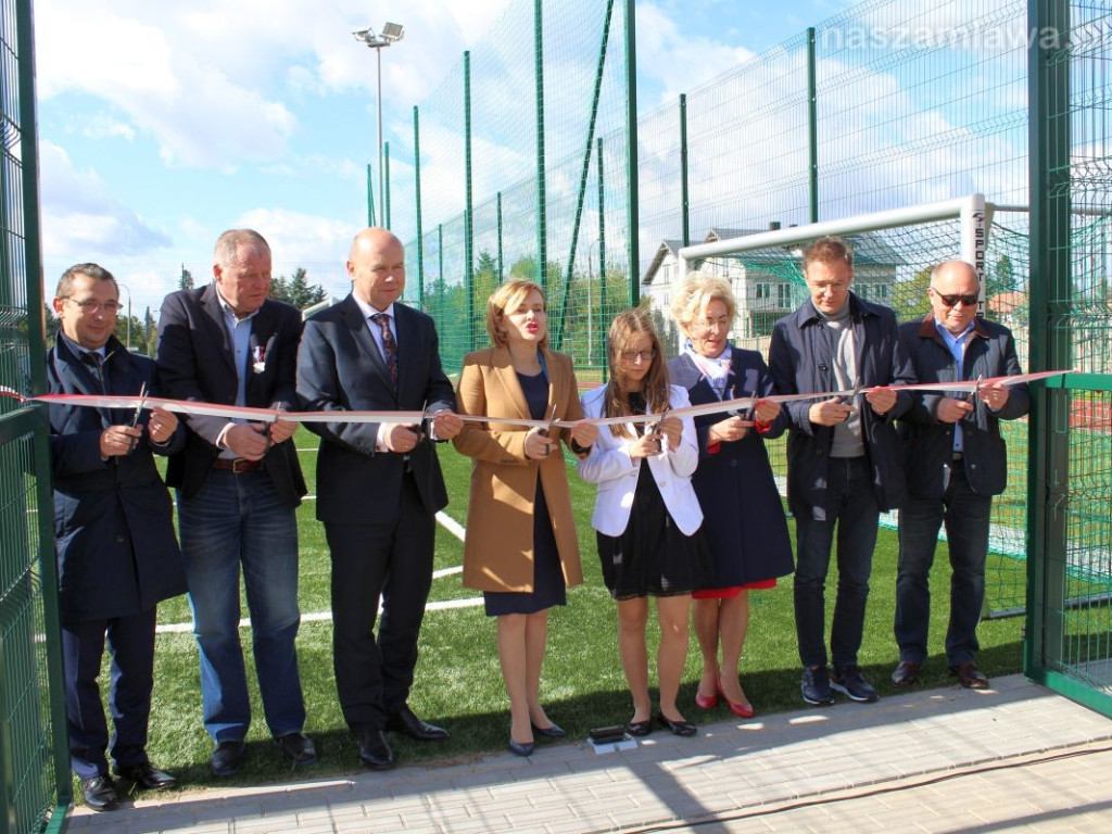 Boisko przy SIÓDEMCE otwarte [ZDJĘCIA]