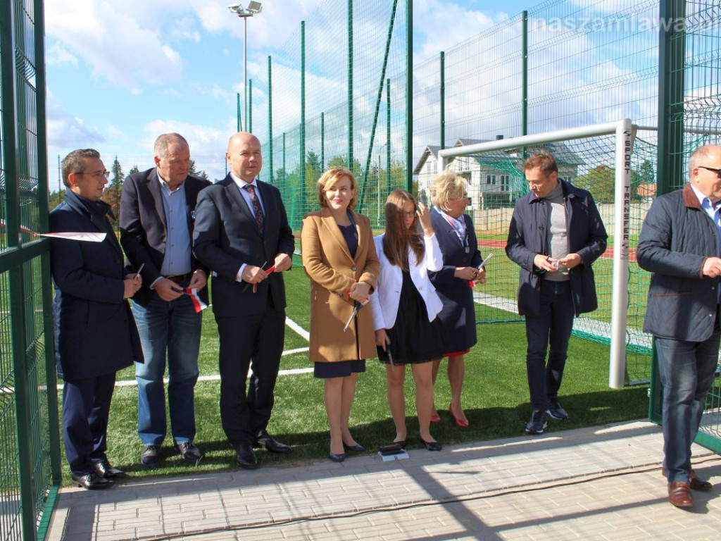 Boisko przy SIÓDEMCE otwarte [ZDJĘCIA]