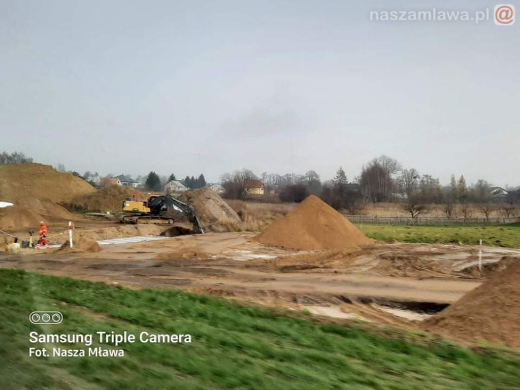 Budują siódemkę również w święto