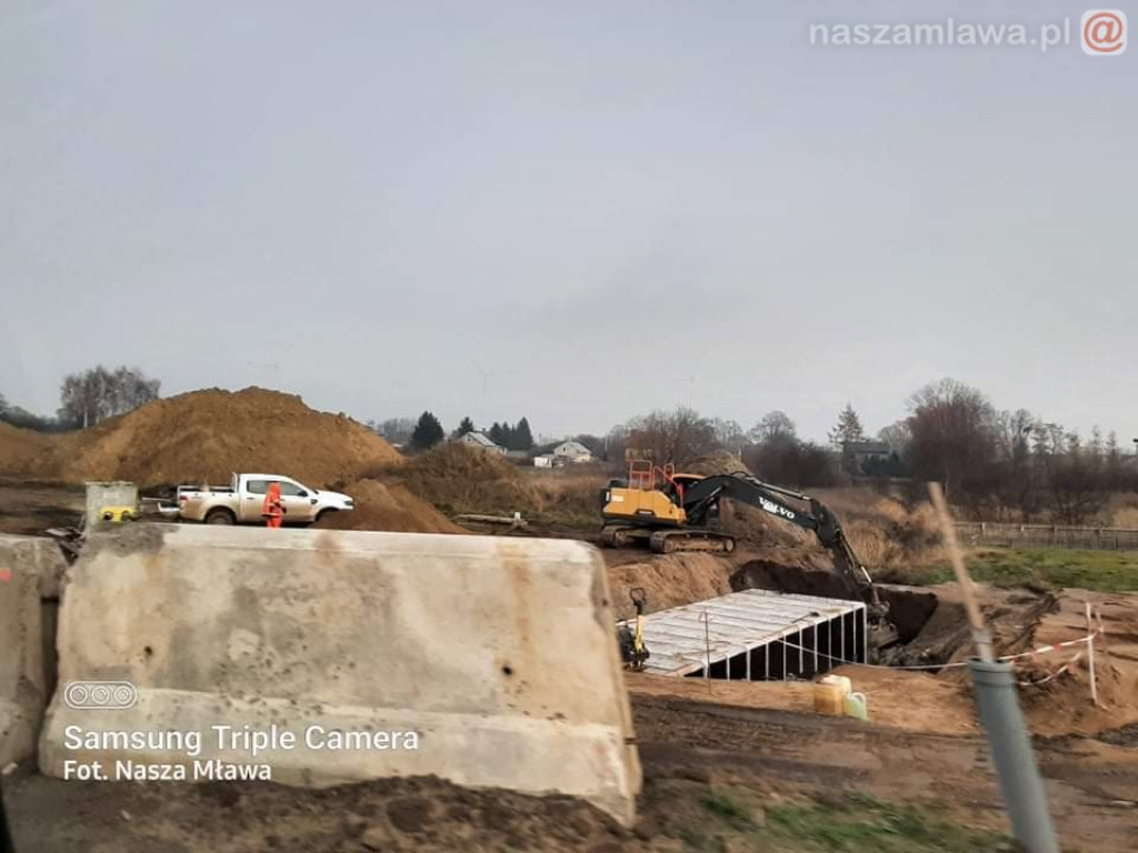 Budują siódemkę również w święto