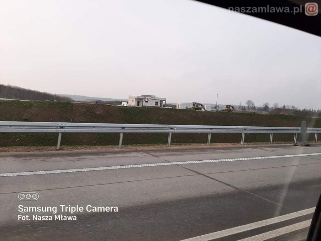 Budują siódemkę również w święto